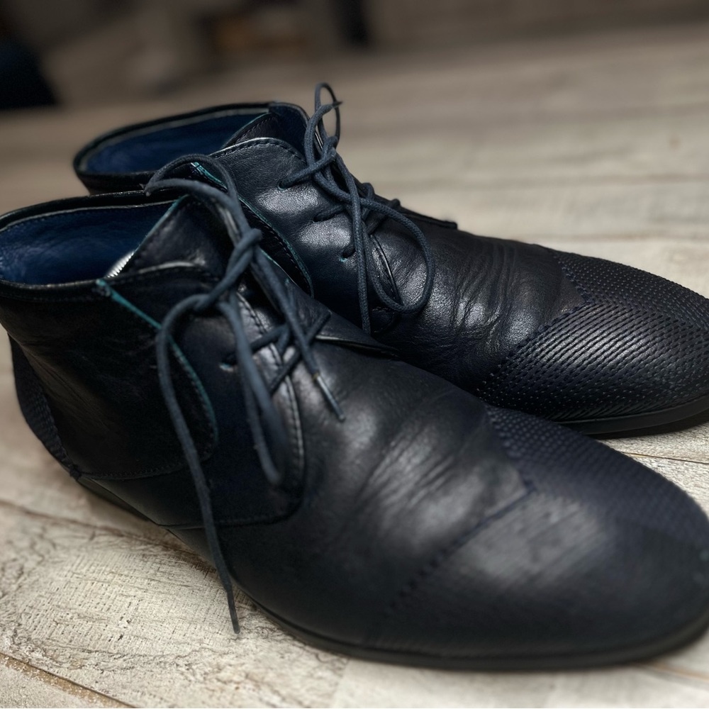 Shoes - Picture 2 of 10